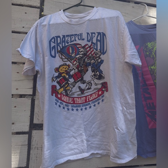 graphic t - Picture 1 of 1